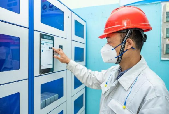 "Vending machine" in the production workshop Jingdong Industrial Products uses Jinggong Cabinet to overcome the problem of enterprise material management